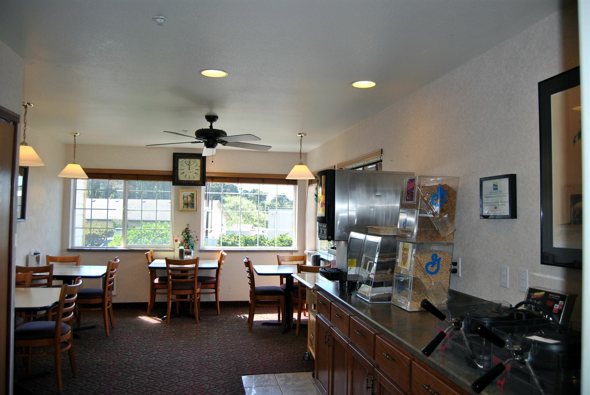 Paradise Inn & Suites At Λίνκολν Σίτι Εξωτερικό φωτογραφία